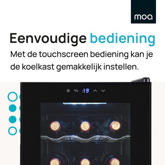 Close-up van zwarte MOA wijnkoelkast met glazen deur en touchscreen bediening.