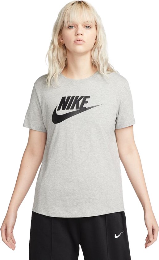 Nike sportswear essentials in de kleur grijs.