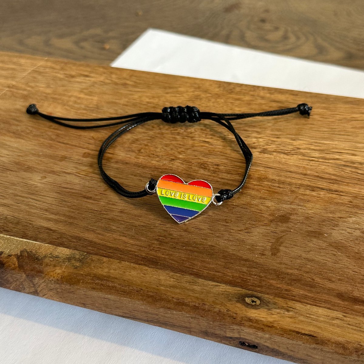 GoedeDoelen.Shop | Koordarmband Pride Heart | In Maat Verstelbaar | LGBTQ Sieraad | Love Is Love | Statement Armband | Vriendschapsarmband | Regenboog Sieraad | Rainbow Hart | Pride Sieraad | Unisex | Wellness-House