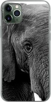 Coque iPhone 11 Pro Max - Gros plan d'un éléphant dans la nature en noir et blanc - Coque de téléphone en Siliconen