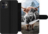 Bookcase Geschikt voor iPhone 12 Pro telefoonhoesje - Schotse hooglander - Koe -Dieren - Met vakjes - Wallet case met magneetsluiting