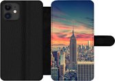 Bookcase Geschikt voor iPhone 12 Pro Max telefoonhoesje - New York - Manhattan - Empire State Building - Met vakjes - Wallet case met magneetsluiting