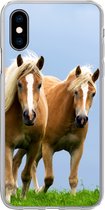 Geschikt voor iPhone X hoesje - Paarden - Gras - Lucht - Siliconen Telefoonhoesje