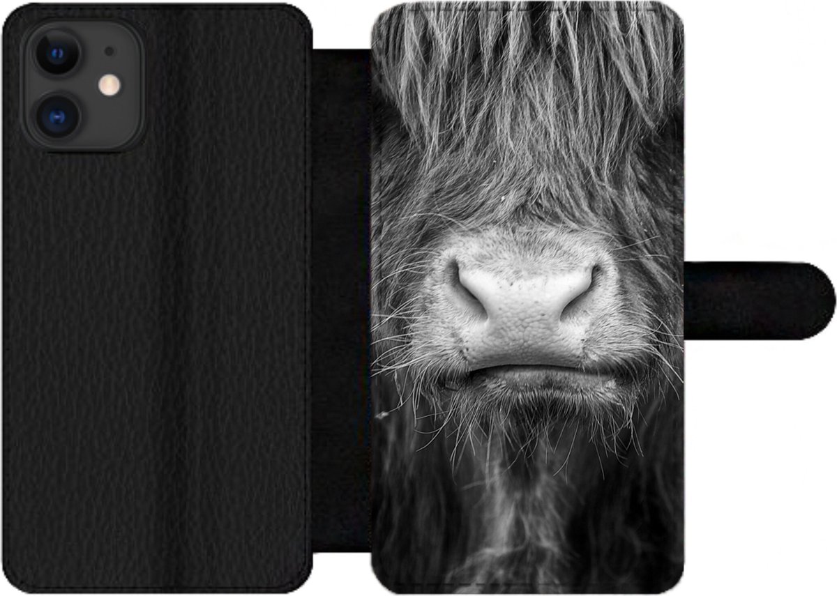 Telefoonhoesje Geschikt voor iPhone 12 Pro Max telefoonhoesje - Schotse Hooglander - Haar - Dieren - Met vakjes - Wallet case met magneetsluiting