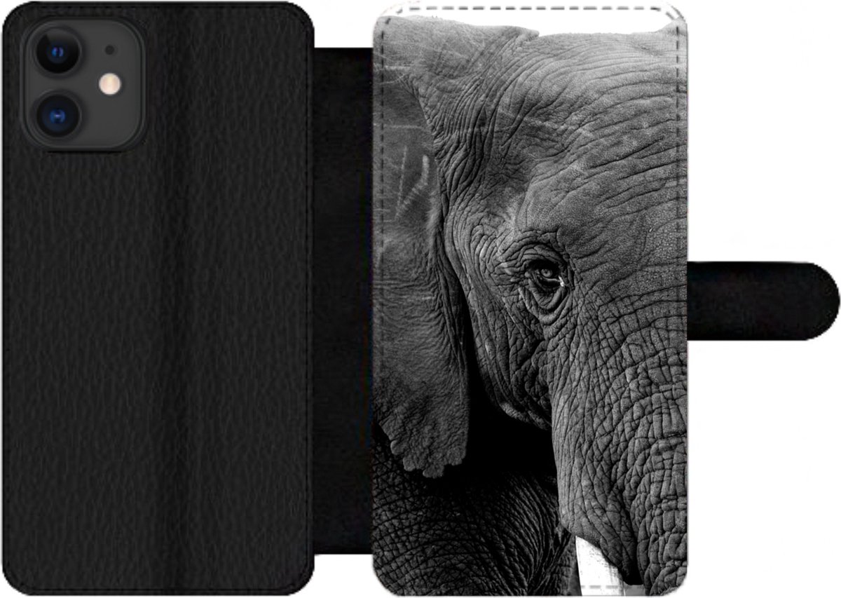 Telefoonhoesje Geschikt voor iPhone 12 Pro Max telefoonhoesje - Olifant - Dieren - Zwart - Wit - Natuur - Met vakjes - Wallet case met magneetsluiting