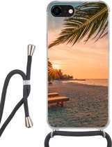 Hoesje met koord Geschikt voor iPhone SE 2020 - Strand - Strandstoel - Zonsondergang - Siliconen - Crossbody - Backcover met Koord - Telefoonhoesje met koord - Hoesje met touw