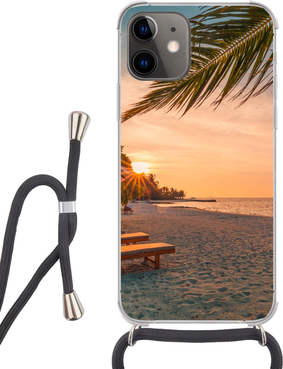 Telefoonhoesje Geschikt voor iPhone 11 - Strand - Strandstoel - Zonsondergang - Siliconen - Crossbody - Backcover met Koord - Telefoonhoesje met koord - Hoesje met touw Telefoonhoesje