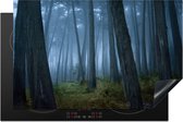 KitchenYeah® Inductie beschermer 80x52 cm - Mist tussen bomen in een bos - Kookplaataccessoires - Afdekplaat voor kookplaat - Inductiebeschermer - Inductiemat - Inductieplaat mat
