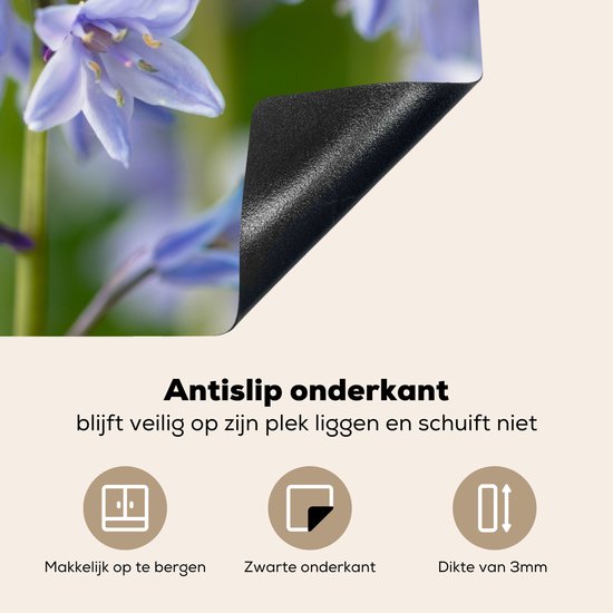 KitchenYeah® Inductie beschermer 80x52 cm - Een close-up van piekfijne sterhyacinten - Kookplaataccessoires - Afdekplaat voor kookplaat - Inductiebeschermer - Inductiemat - Inductieplaat mat