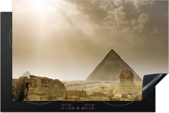 KitchenYeah® Inductie beschermer 81.6x52.7 cm - De Sfinx van Gizeh en piramide in een zandstorm - Kookplaataccessoires - Afdekplaat voor kookplaat - Inductiebeschermer - Inductiemat - Inductieplaat mat