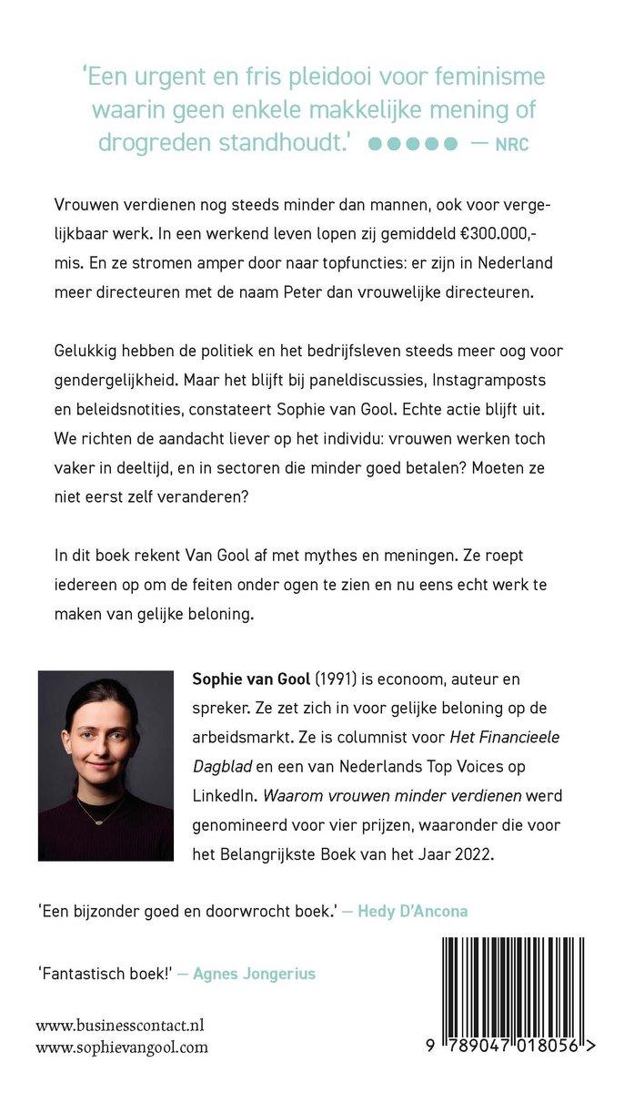 Achterkant van het boek 'Waarom vrouwen minder verdienen' met een foto van Sophie van Gool. Tekst over het boek en de auteur staat ernaast.