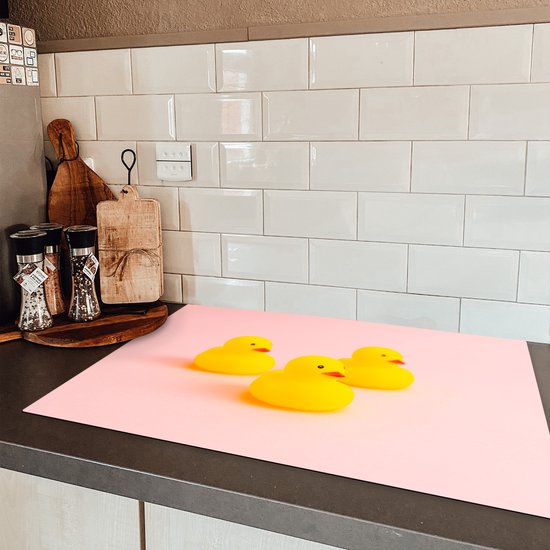 KitchenYeah® Inductie beschermer 80.2x52.2 cm - Badeenden - Geel - Roze - Kookplaataccessoires - Afdekplaat voor kookplaat - Inductiebeschermer - Inductiemat - Inductieplaat mat