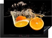 KitchenYeah® Inductie beschermer 70x52 cm - Sinaasappel - Stilleven - Water - Zwart - Fruit - Kookplaataccessoires - Afdekplaat voor kookplaat - Inductiebeschermer - Inductiemat - Inductieplaat mat