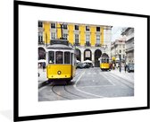 Photo dans le cadre - Les deux tramways jaunes au centre de Lisbonne Cadre photo noir avec passe-partout blanc grand 90x60 cm - Affiche dans le cadre (Décoration murale salon / chambre)