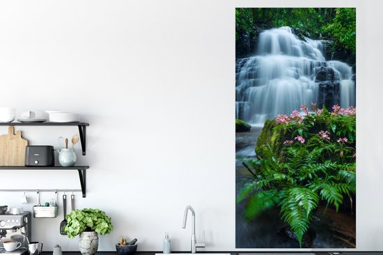 Poster Une cascade parmi la nature dense du parc national de Phu Hin Rong Kla - 75x150 cm