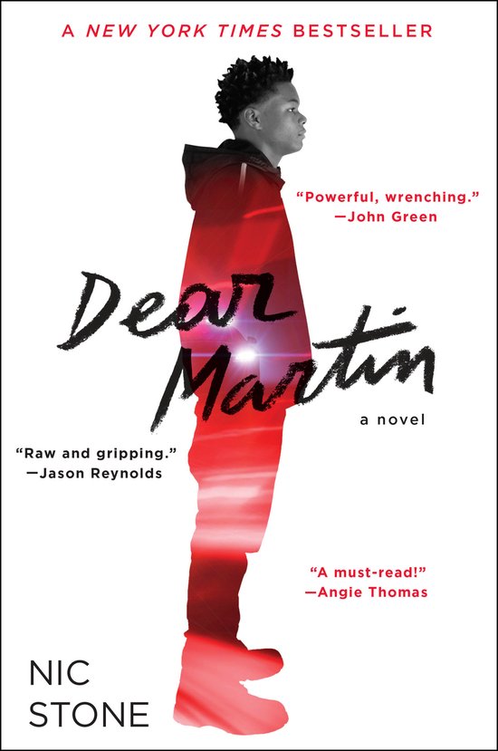 Boekcover van 'Dear Martin' met silhouet van een jongen, waarin de titel en quotes staan.