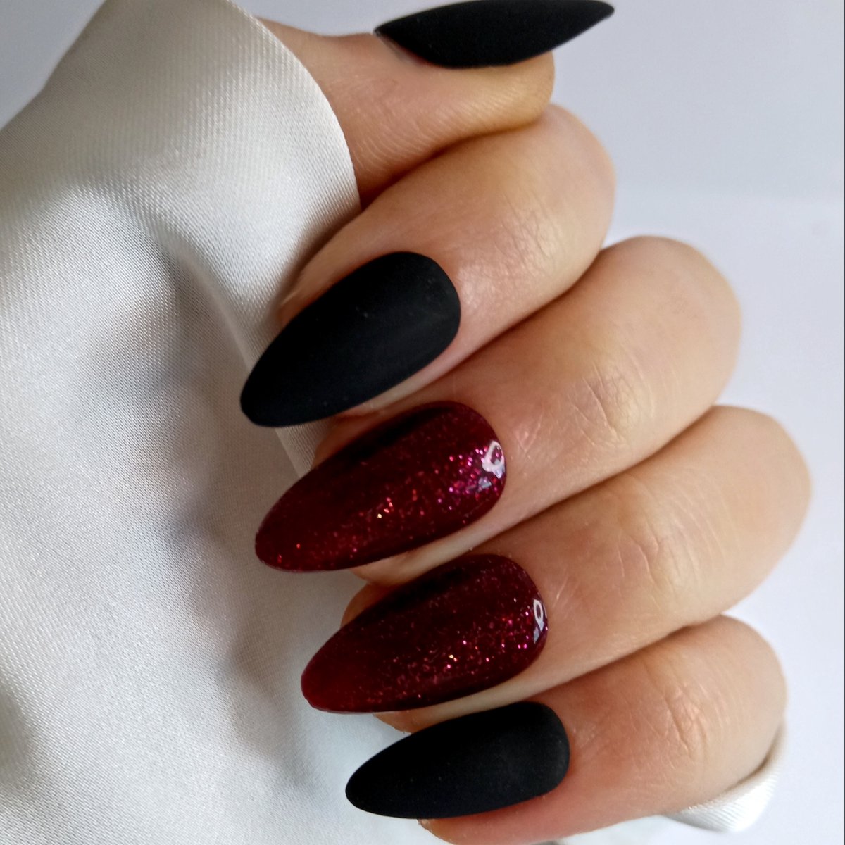 SD Press on Nails B186 Plaknagels met nagellijm Kort Stiletto Kunstnagels Zwart Rode Matte Set 20 Kunstnagels handgemaakt van gellak Nageltips Stiletto Nagels Accessoires Gelnagels Nepnagels Nail Art Handmade