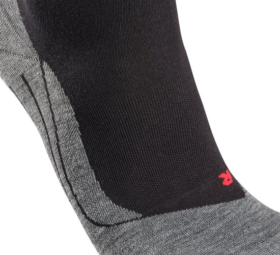Chaussettes Falke noires avec des accents gris et un R rouge.