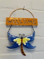 Metalen decoratie tuin hanger "welcome" libelle - blauw + oranje - hoogte 30 x 20 x 1 cm - Woonaccessoires - Decoratieve hangers - Tuinaccessoires