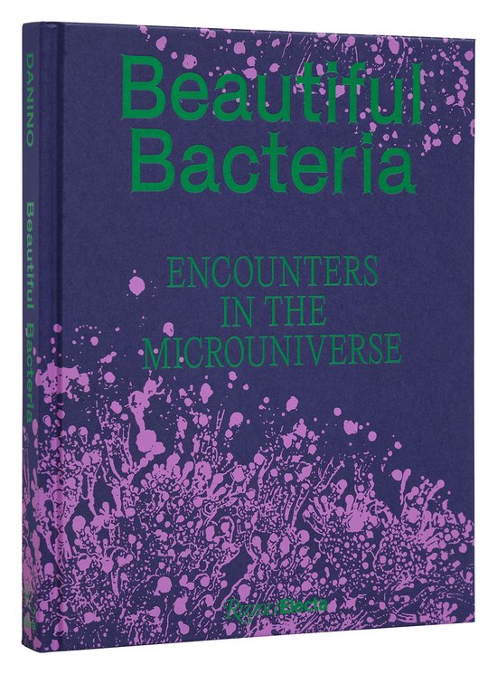 Livre violet avec le titre vert 'Beautiful Bacteria' et des motifs violets et éclaboussés.