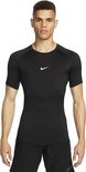 Zwarte Nike Pro top met korte mouwen, zilveren Nike logo op de borst.