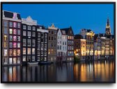 Prachtige foto van Amsterdam met een gracht in de avond Fotolijst met glas 30 x 40 cm - Prachtige kwaliteit - Nederland - Foto - Poster - Glazen plaat ervoor - inclusief ophangsysteem