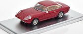 Het 1:43 Diecast model van de Ferrari 330 GT 2+2 Shark Nose uit 1965 in Red Metallic. De fabrikant van het schaalmodel is Kess Models.Dit model is alleen online beschikbaar.