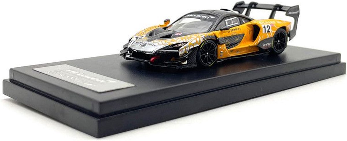Het 1:64 Diecast-model van de McLaren Senna GTR in oranje. De fabrikant van het schaalmodel is LCD Models. Dit model is alleen online verkrijgbaar