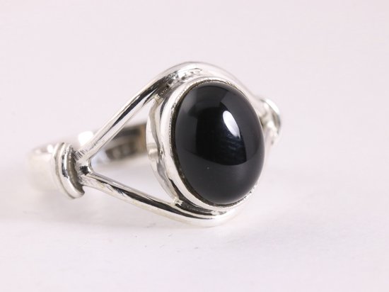 Opengewerkte zilveren ring met onyx - maat 18