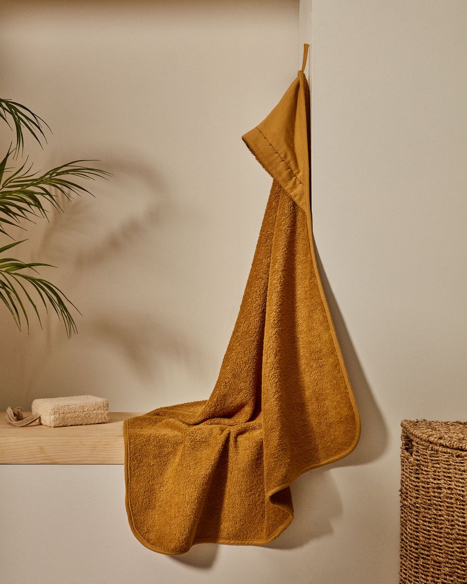 Kave Home - Deya baby handdoek cape in mosterd katoen