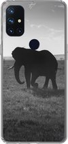 Geschikt voor OnePlus Nord N10 5G hoesje - Olifant - Vlakte - Dieren - Zwart wit - Siliconen Telefoonhoesje