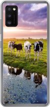 Geschikt voor Samsung Galaxy A41 hoesje - Koeien tijdens een zonsondergang - Siliconen Telefoonhoesje