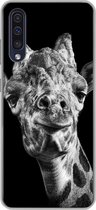 Geschikt voor Samsung Galaxy A50 hoesje - Giraffe tegen zwarte achtergrond in zwart-wit - Siliconen Telefoonhoesje