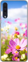 Geschikt voor Samsung Galaxy A50 hoesje - Bloemen - Wei - Paars - Gras - Wit - Wolken - Blauw - Siliconen Telefoonhoesje
