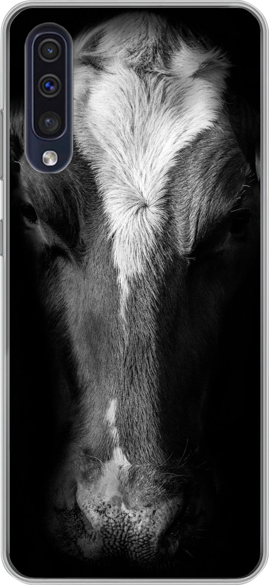 Telefoonhoesje Geschikt voor Samsung Galaxy A50 hoesje - Portretfoto koe op zwarte achtergrond in zwart-wit - Siliconen Telefoonhoesje Telefoonhoesje