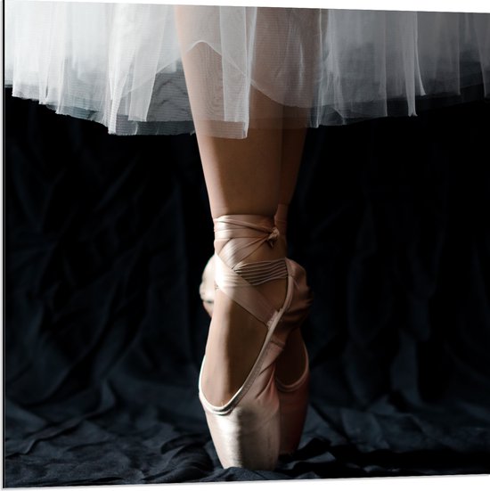 Dibond - Ballerina - Balet - Schoenen - Dansen - 80x80 cm Foto op Aluminium (Met Ophangsysteem)