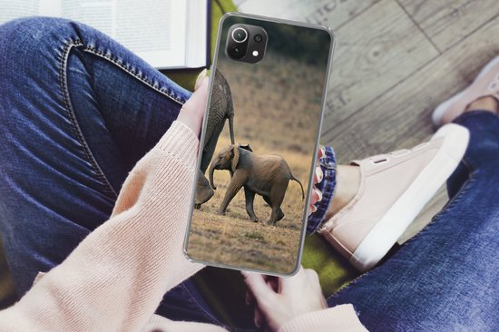 Telefoonhoesje Geschikt voor Xiaomi Mi 11 Lite hoesje - Olifant - Dieren - Savanne - Natuur - Siliconen Telefoonhoesje Telefoonhoesje