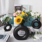 bloemenvaas is gemaakt van hoogwaardig keramiek zwart