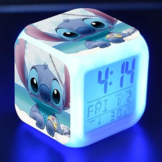 Rendez le temps magique avec notre Wekker Anime LED Stitch de Klein taille de 7,6 cm !