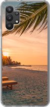 Geschikt voor Samsung Galaxy A32 5G hoesje - Strand - Strandstoel - Zonsondergang - Siliconen Telefoonhoesje