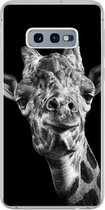 Geschikt voor Samsung Galaxy S10e hoesje - Giraffe - Dier - Zwart - Wit - Siliconen Telefoonhoesje