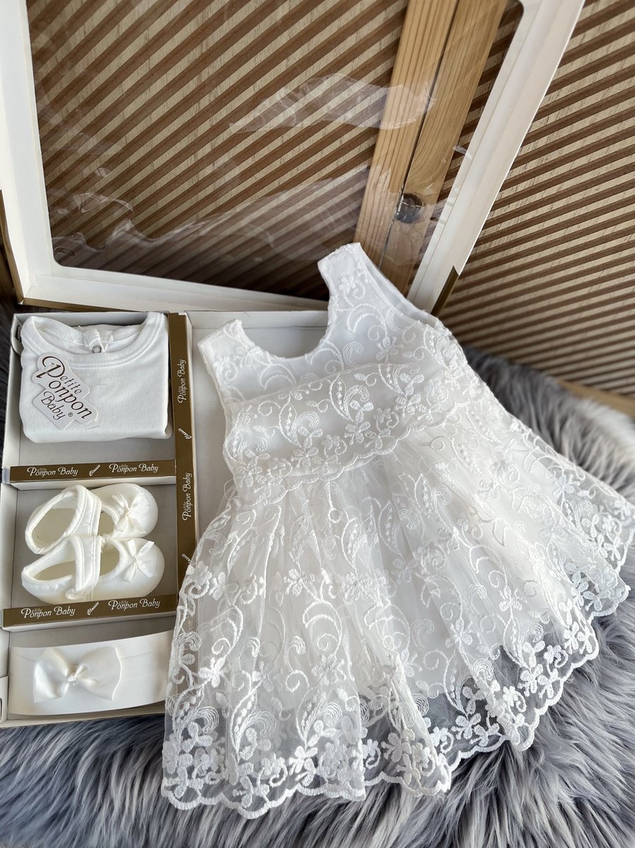 Goedkoopste luxe feestjurk-bruidsjurk-Baby jurk-doopjurk -dooppakje-witte jurk-onderhemd-haarband-schoentjes- new born-geschenkdoos-kraamcadeau-fotoshoot newborn-4 delige set-bloemenmotief-tule jurk met strik-maat 56/62 (0 tem 4 maanden