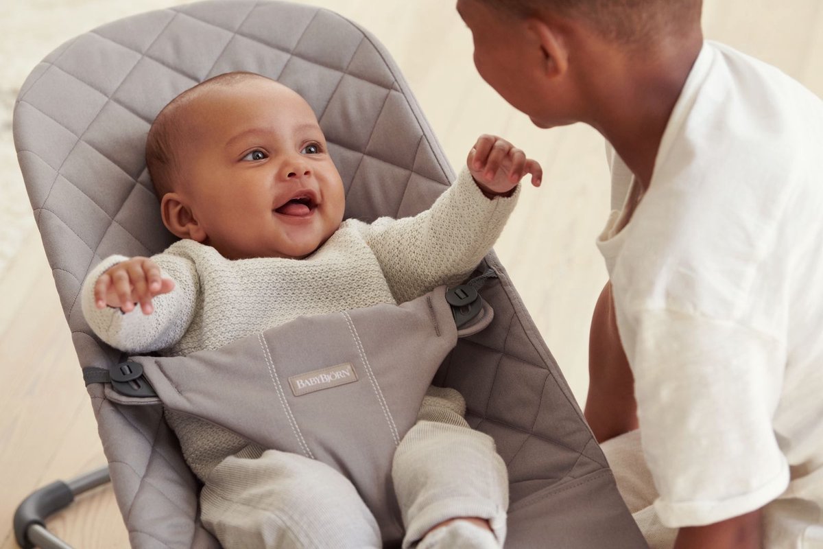 BabyBjörn Wipstoel Bliss - Geweven klassiek quilt - Zandgrijs - Ergonomisch - Verstelbaar - Inklapbaar – foto 5