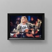 Kurt Cobain Kunst - Gedrukte handtekening - 10 x 15 cm - In Klassiek Zwart Frame - Nirvana - Club of 27 - Smells Like Teen Spirit