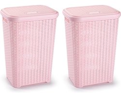 Plasticforte Wasmand met deksel - 2x stuks - 60 liter - lichtroze - rotan - kunststof - L35 x B43 x H62 cm