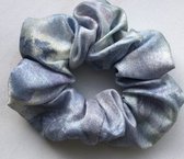 Scrunchie XL - satijn - lichtblauw gewerkt - licht blauw - hand gemaakt - handmade