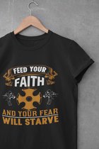 Shirt - Feed your faith - Wurban Wear | Grappig shirt | Leuk cadeau | Unisex tshirt | Bijbel | Christendom | Koran | God | Godsdienst | Spiritualiteit | Kracht | Zwart