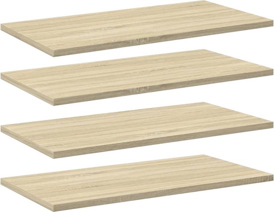 Quatre étagères en bois de chêne clair sur fond blanc.