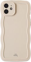 xoxo Wildhearts Wavy case Beige telefoonhoesje - Geschikt voor iPhone 11 - Golvend hoesje - Silicone case met golven - Beige