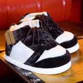 Sneaker Sloffen Wit met Zwarte details - Panda - Sloffen - Sneaker Pantoffels - Comfortabel - Maat 36-44 One Size - Unisex - Winter - Jordan Sloffen - Cadeautip